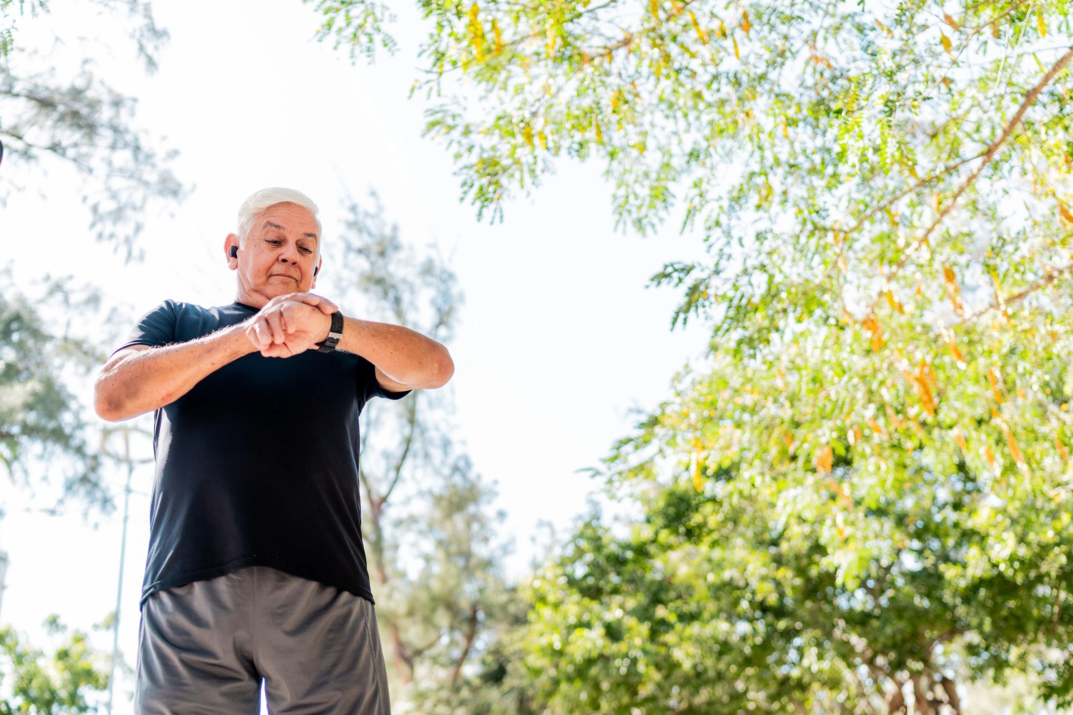 Active adult tracking health metrics during exercise